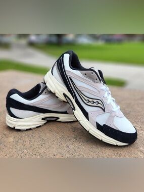 Saucony Grid Ride Millennium 'White Black' Men’s 9.5 women’s 11